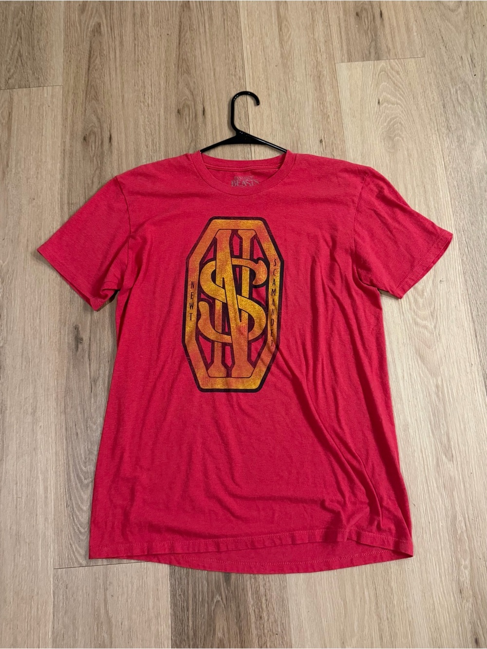 Fantastic Beasts Newt Scamander Men’s Red Graphic Logo T‑Shirt size Large